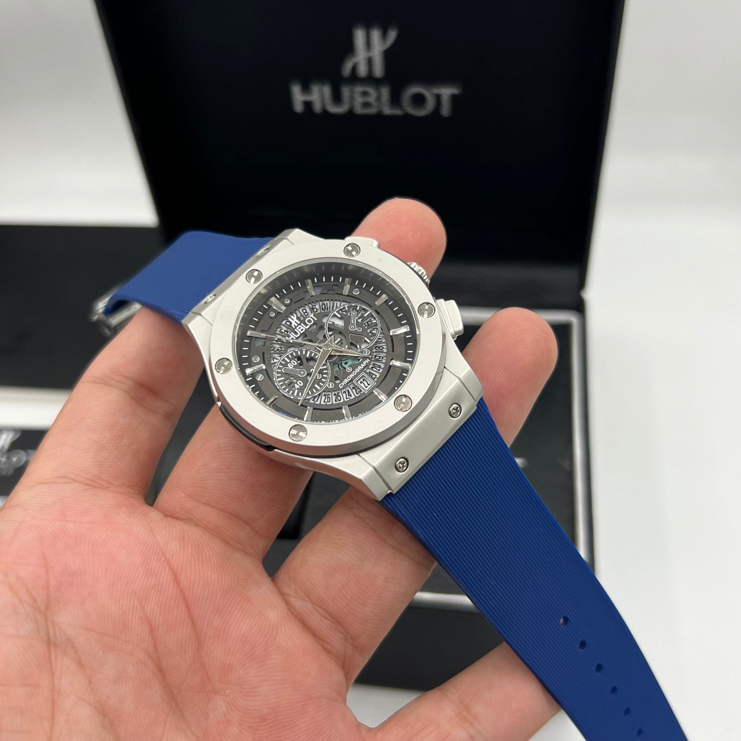 Hub watch