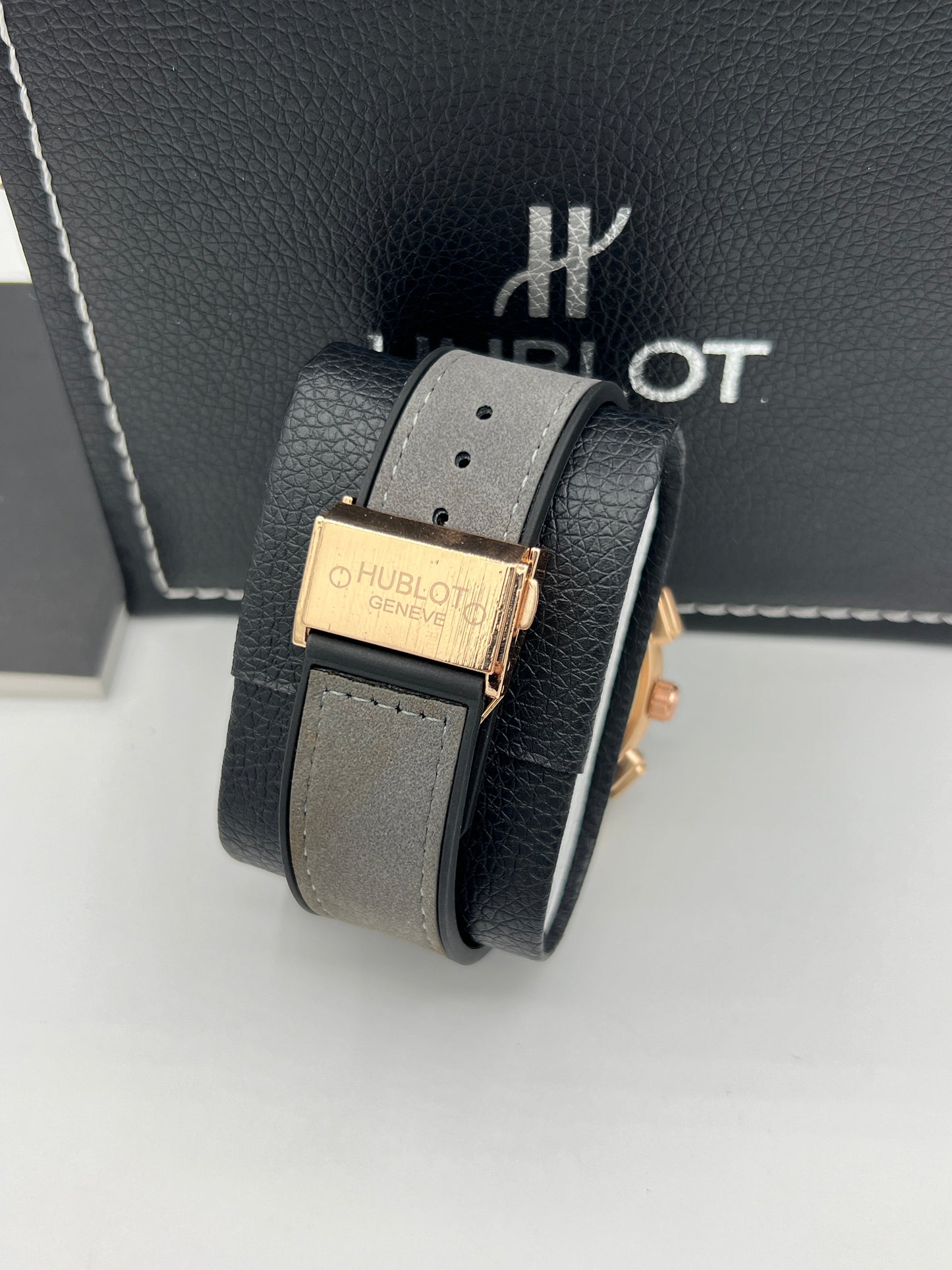 Hub watch