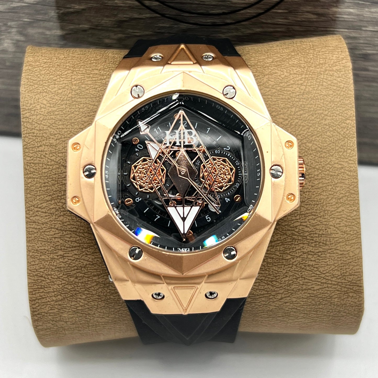 HUB WATCH