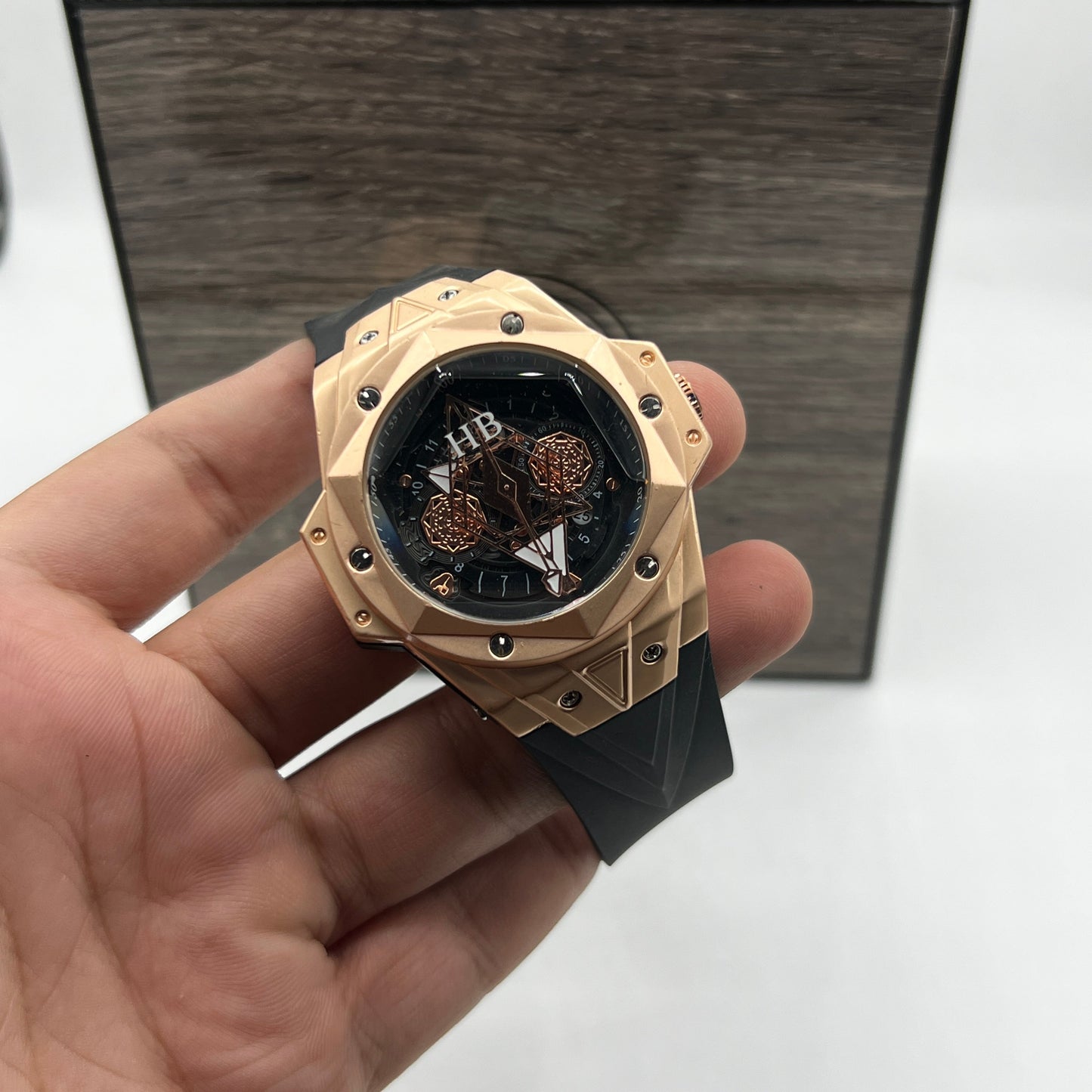 HUB WATCH