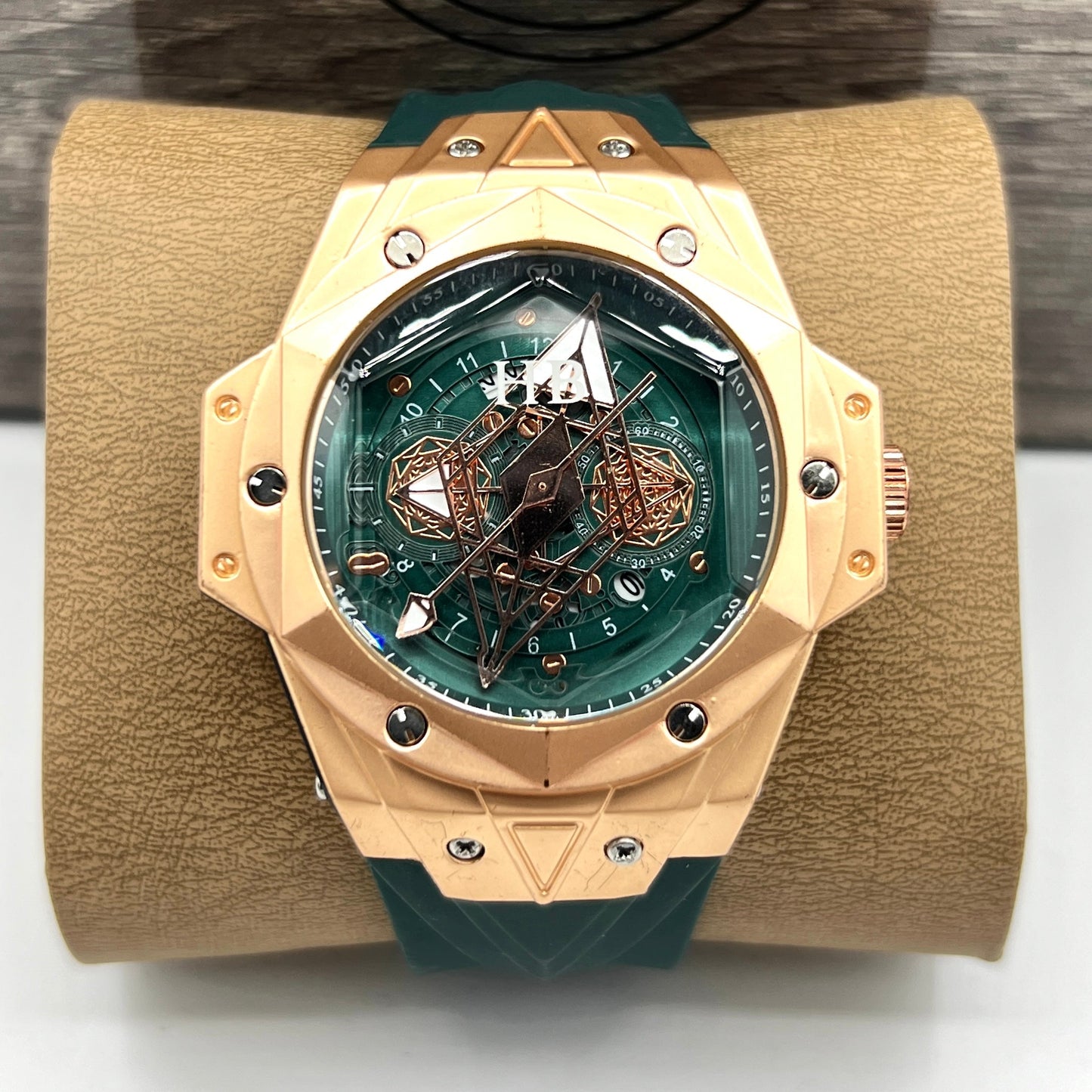 HUB WATCH