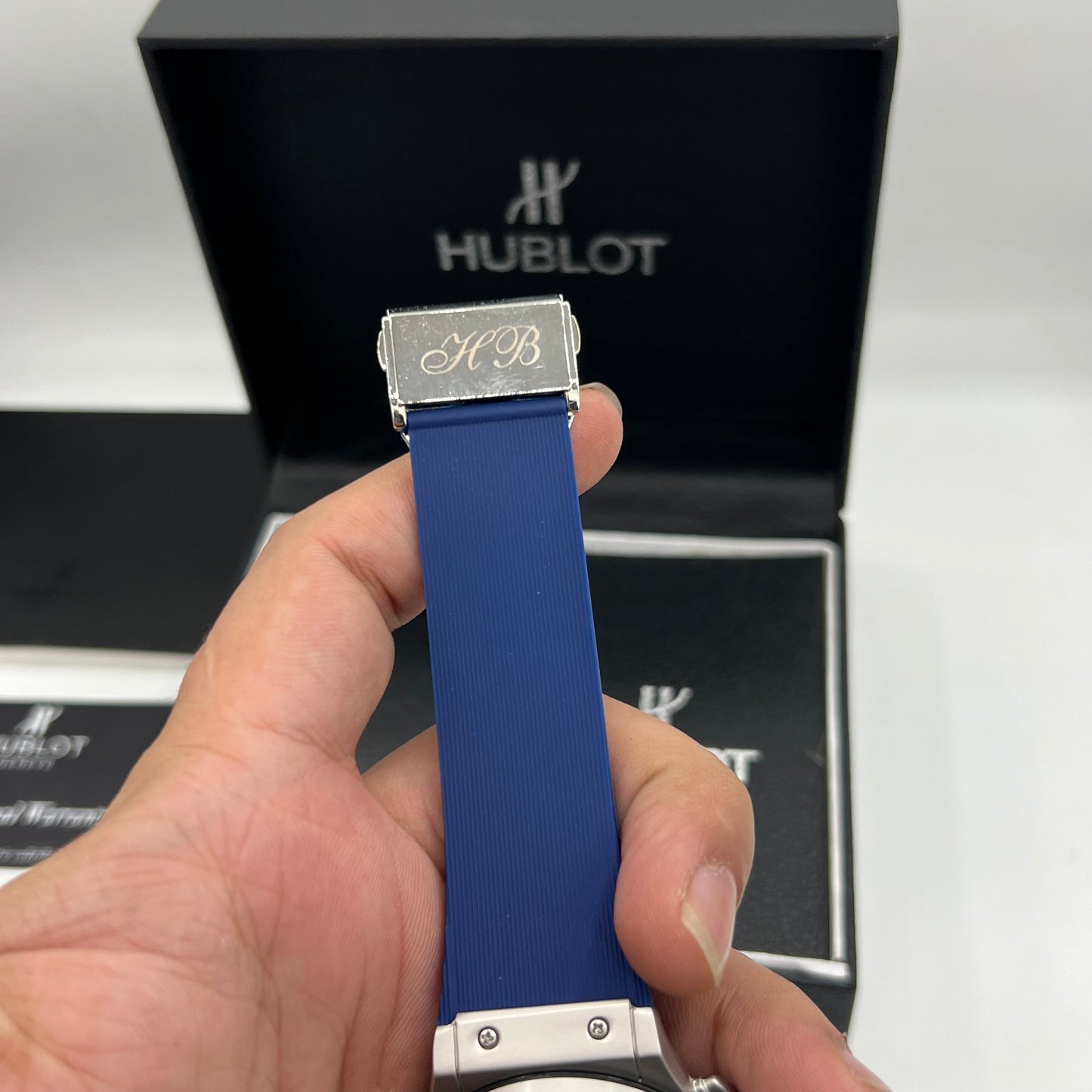Hub watch