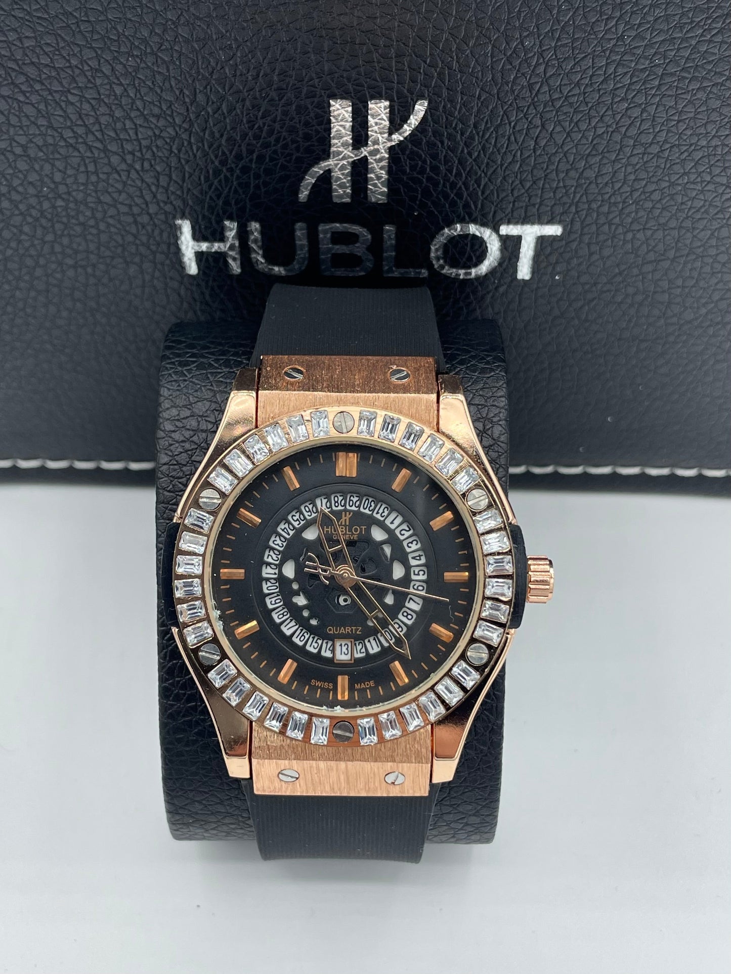 Hub watch