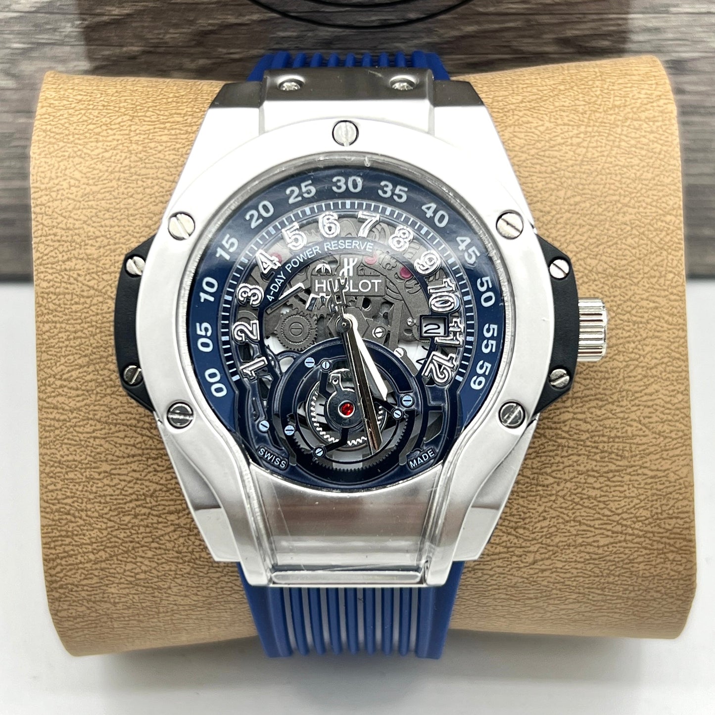 HUB WATCH