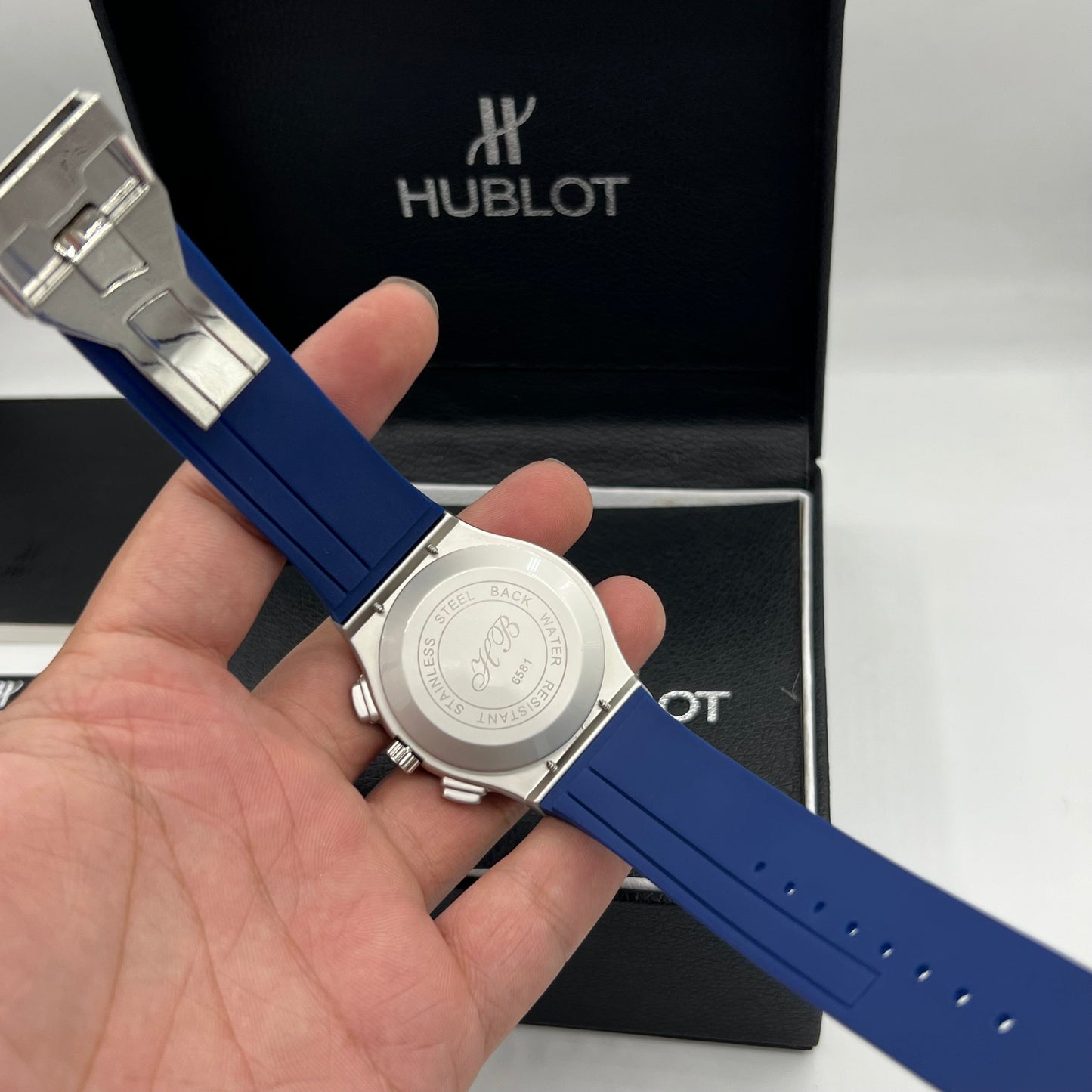 Hub watch