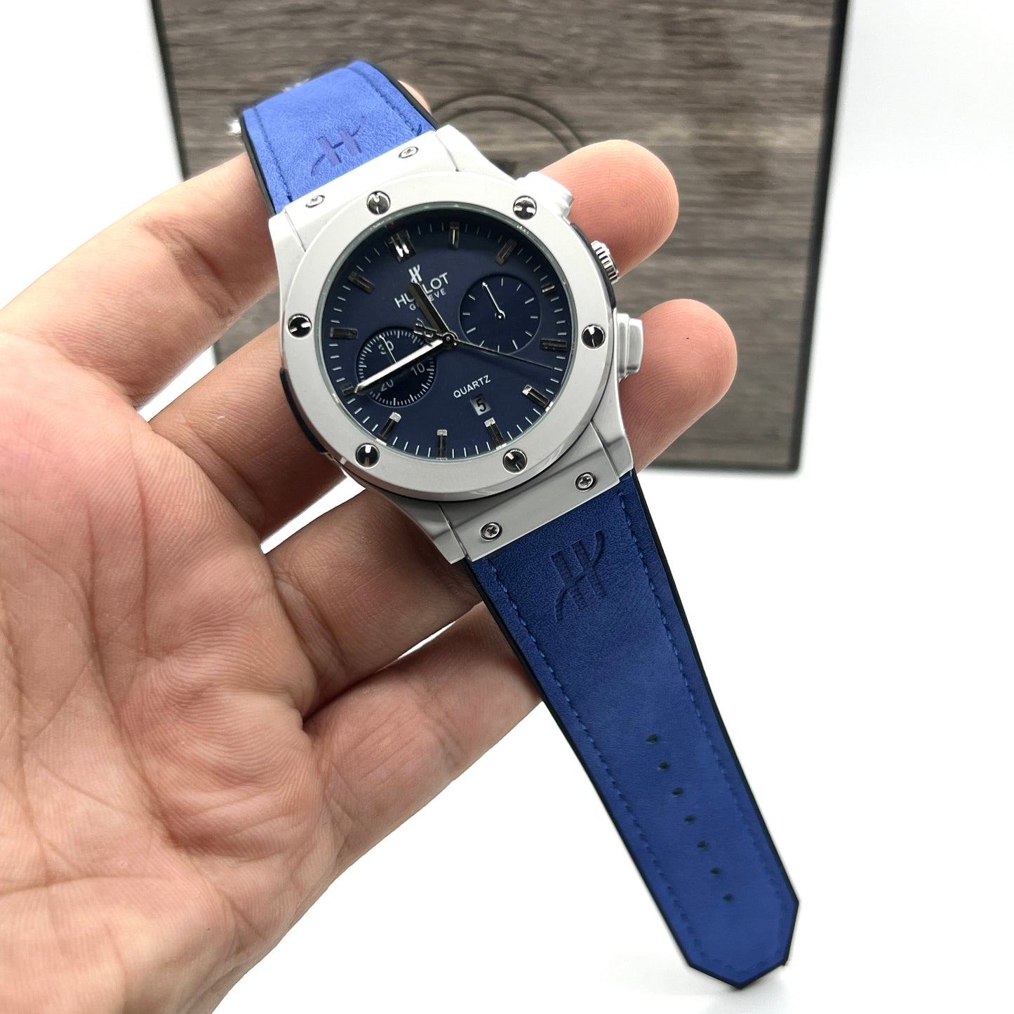 HUB WATCH