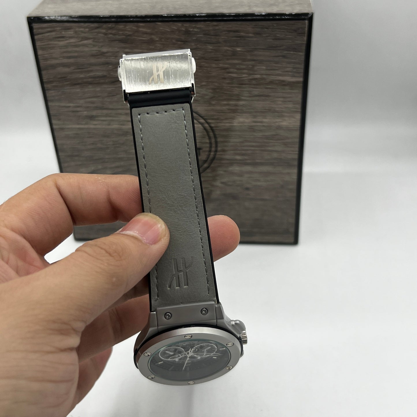 HUB WATCH