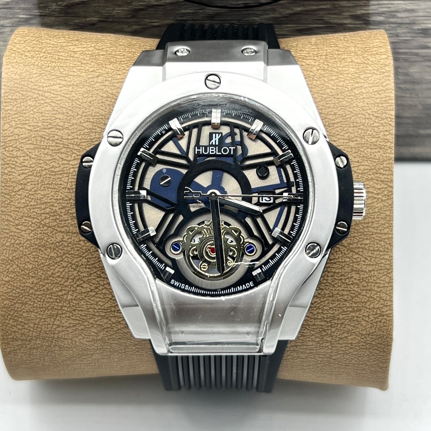 HUB WATCH