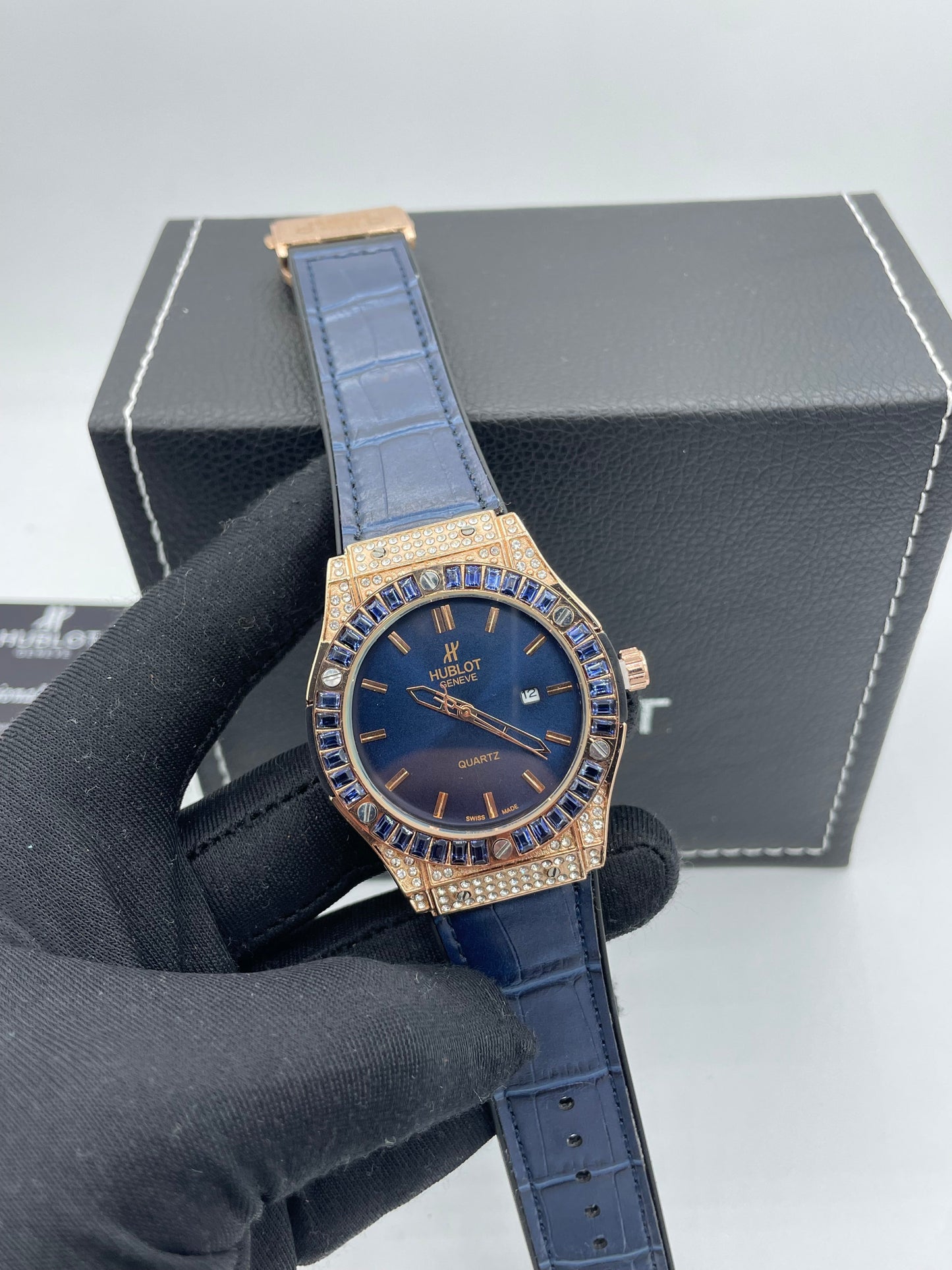 Hub watch