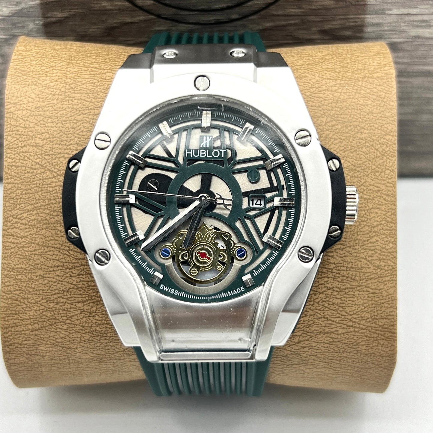 HUB WATCH